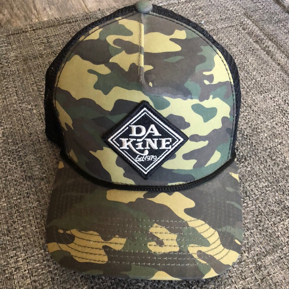 Dakine trucker hat